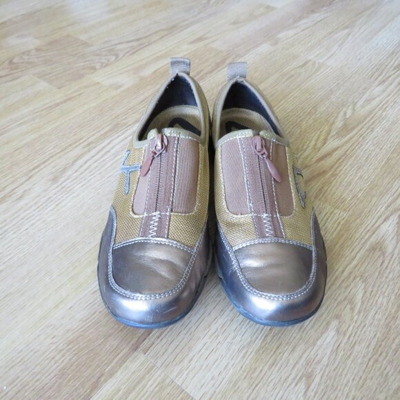 Anne Klein AK Women's Bronze Brown Fabric Front Zip Low Top Shoes Size 7.5 - Picture 2 of 12